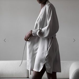 Lunya Silk Robe, Light Grey (Cloud), Medium
